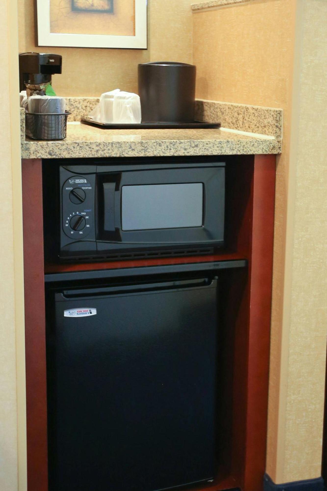 ホテル コートヤード ブラックスバーグ エクステリア 写真